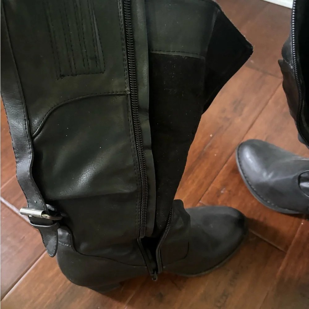 Boots - Picture 2 of 4